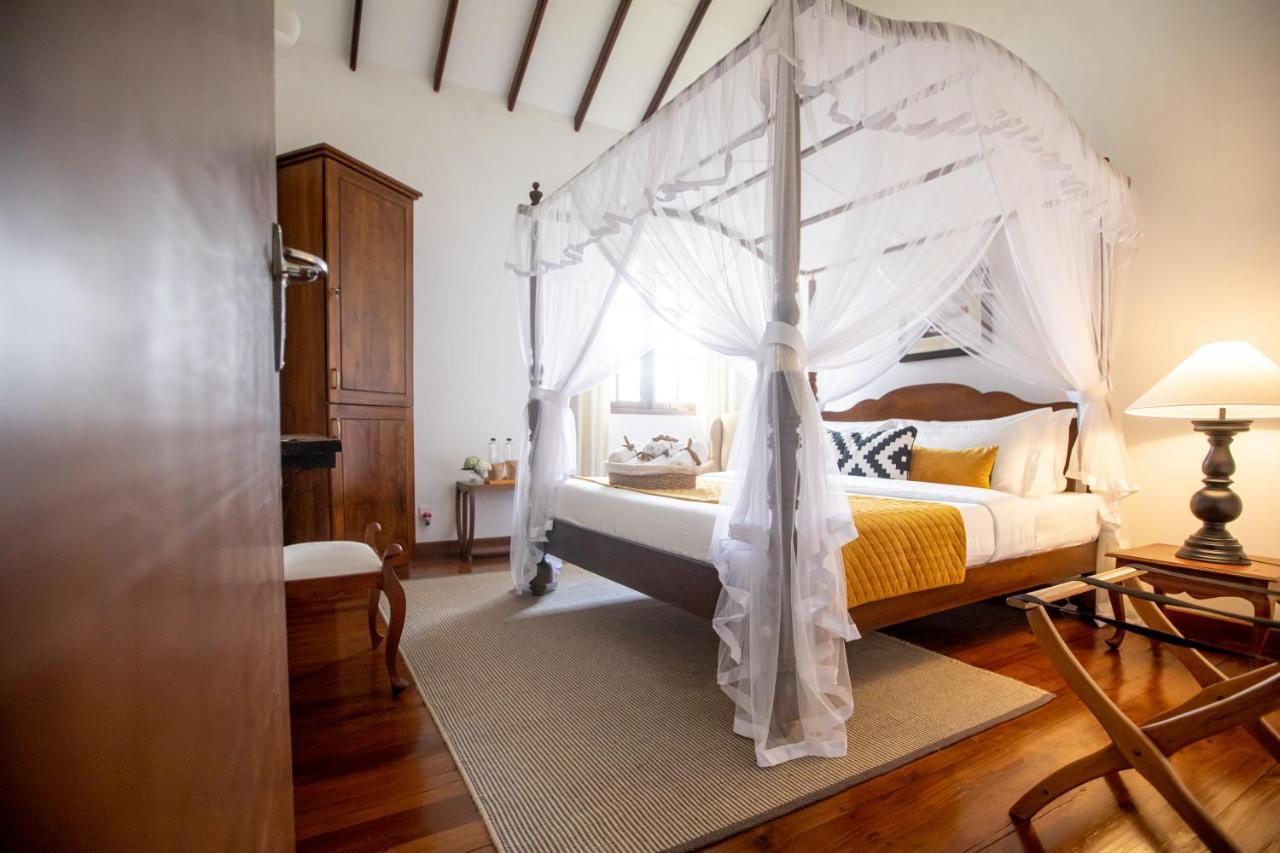 Manuel Manor Hotel Labugolla Bagian luar foto