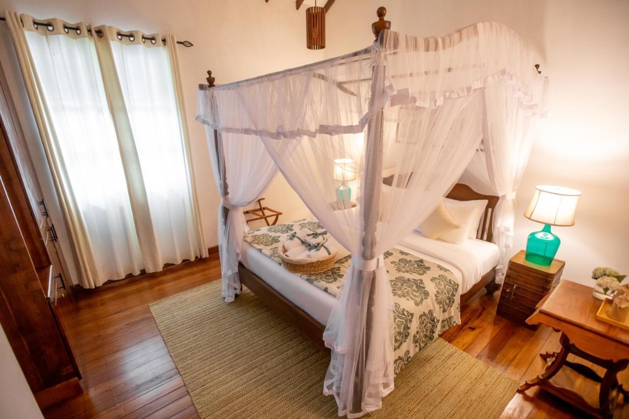 Manuel Manor Hotel Labugolla Bagian luar foto