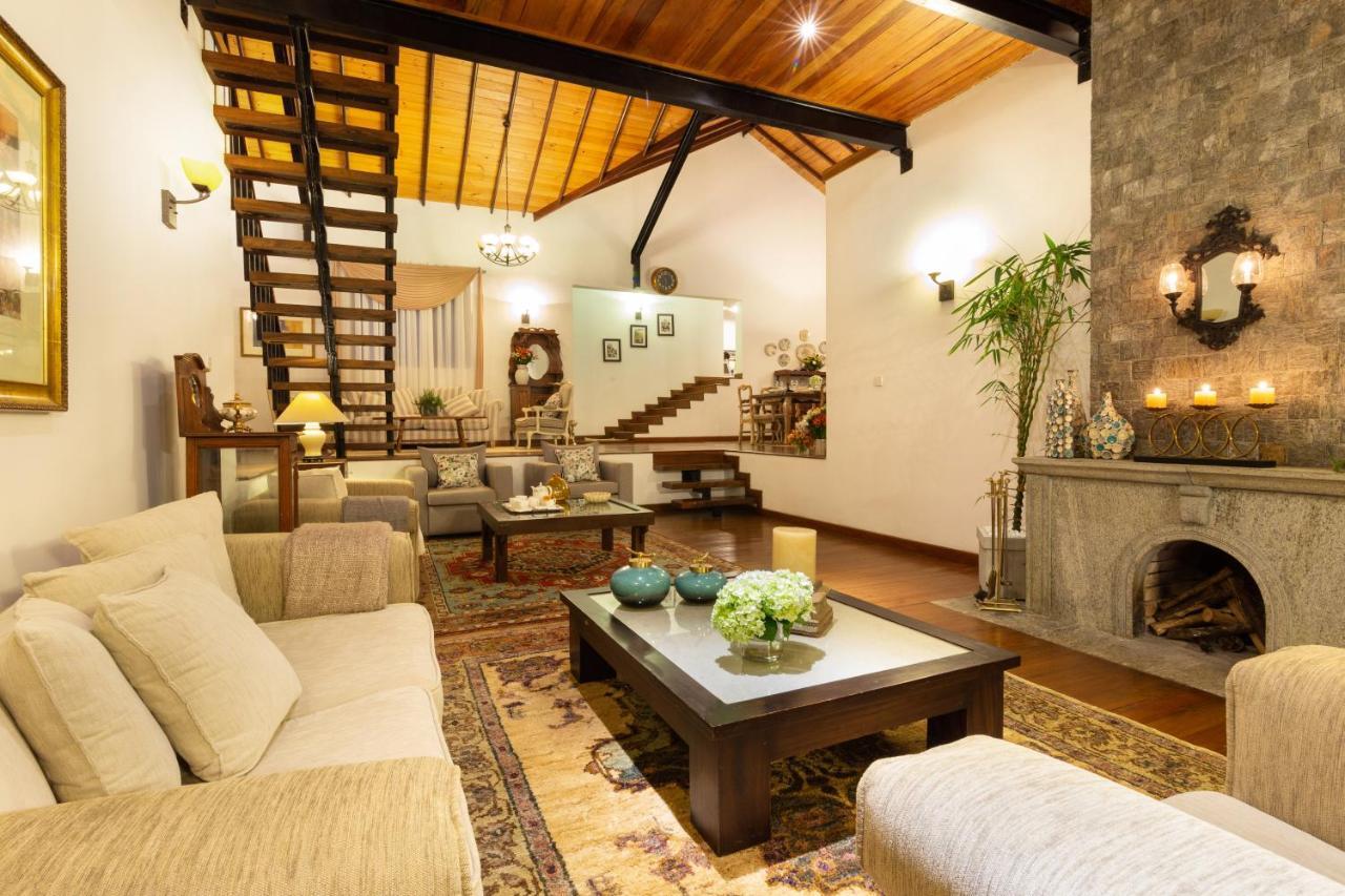 Manuel Manor Hotel Labugolla Bagian luar foto